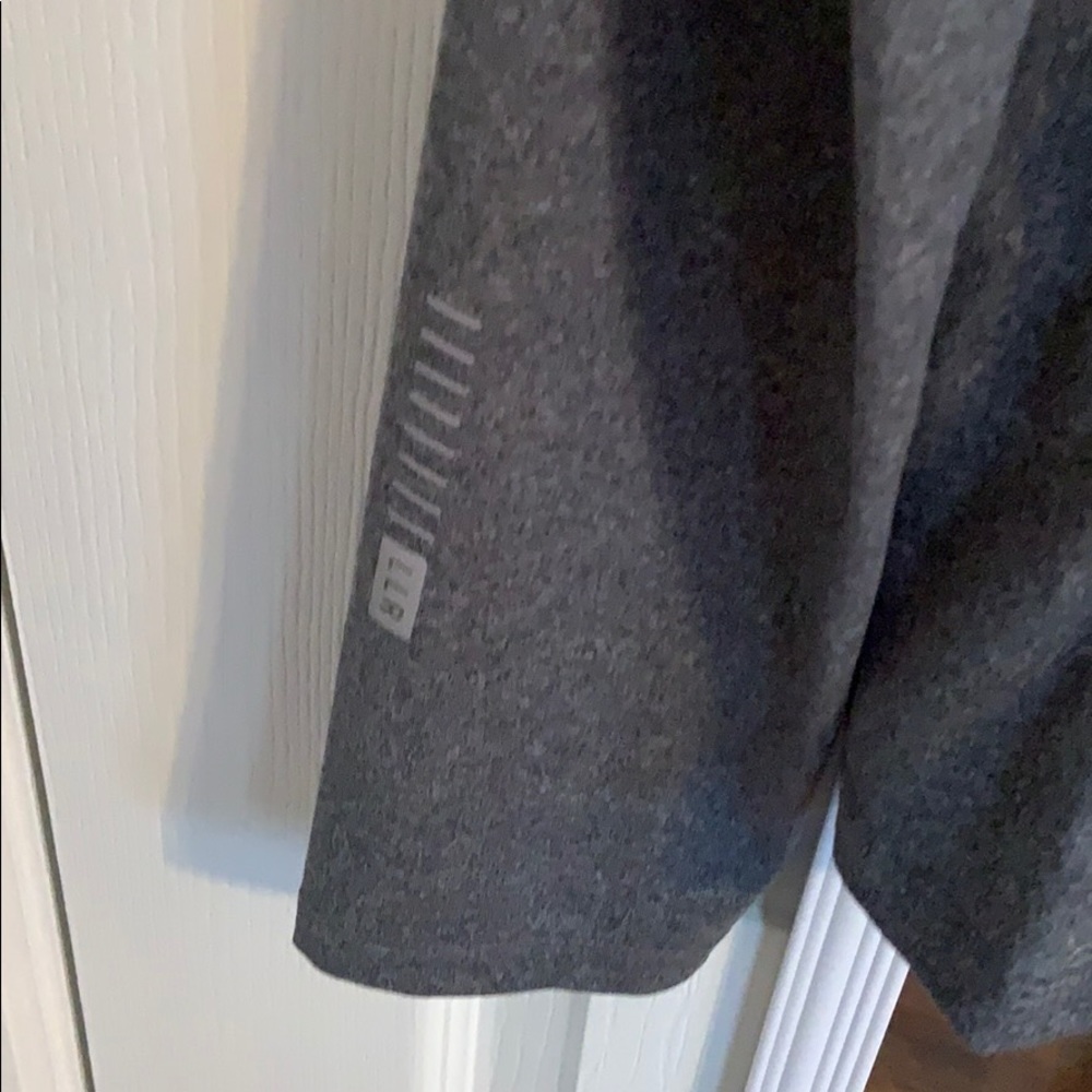Workout pullover - Picture 8 of 8